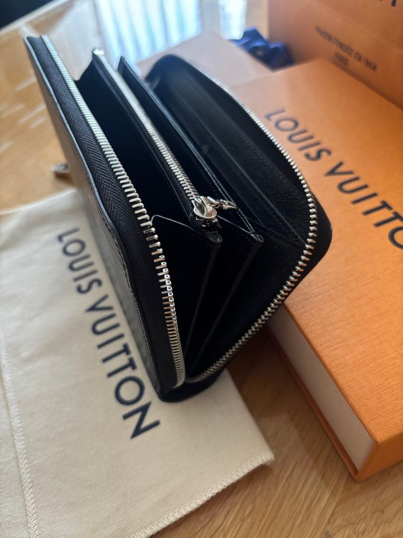 ジッピーウォレットエピ 長財布M61857