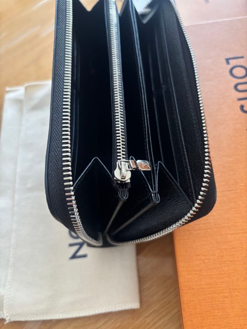 ジッピーウォレットエピ 長財布M61857