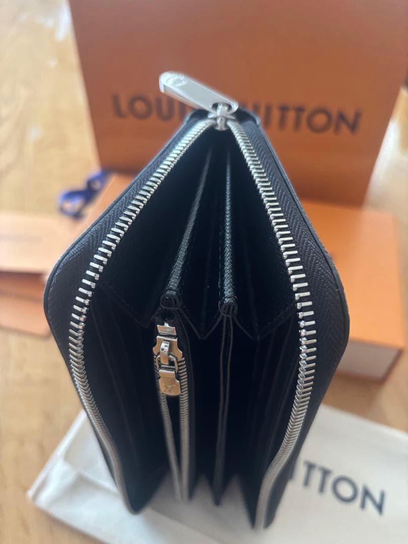 ジッピーウォレットエピ 長財布M61857