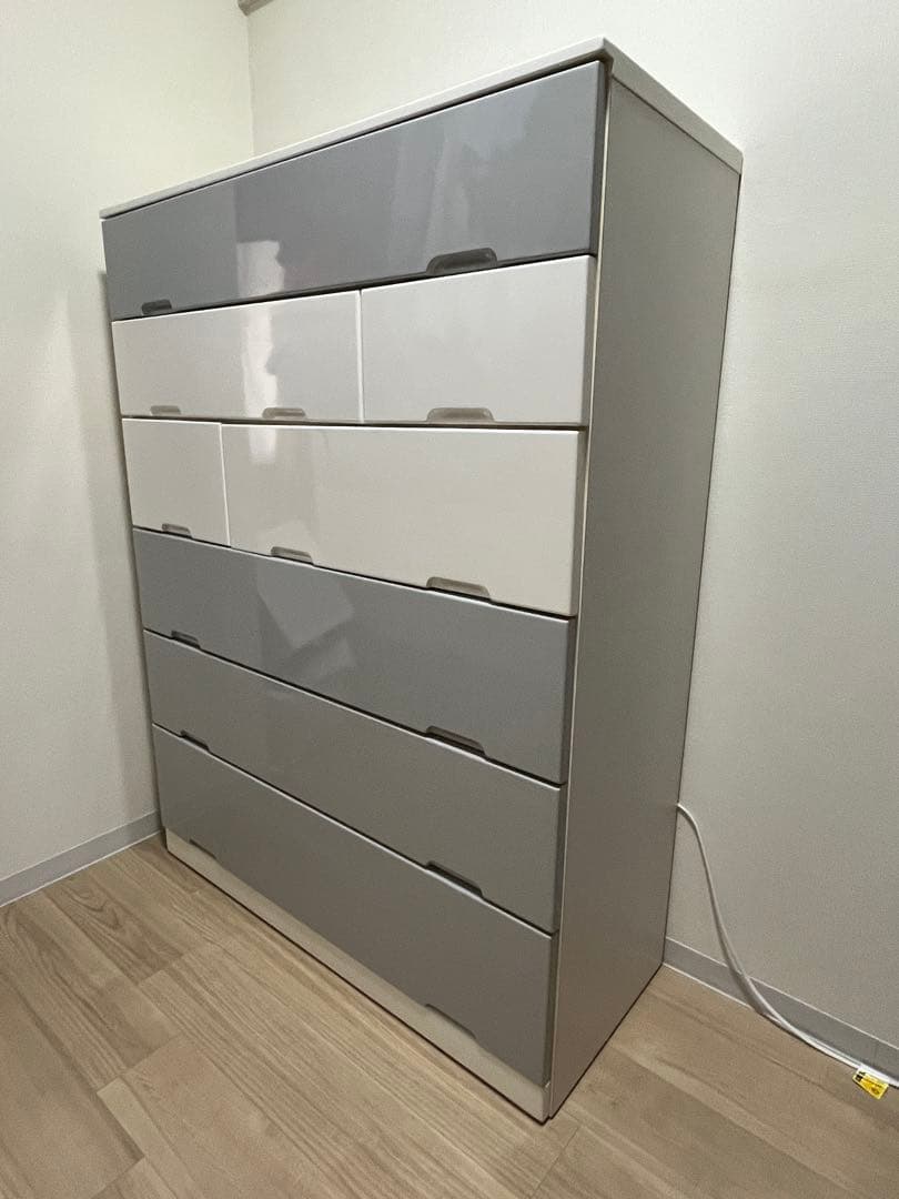 大人になっても使えるカラー 子ども部屋に合う！　グレーとホワイトのチェスト 6段