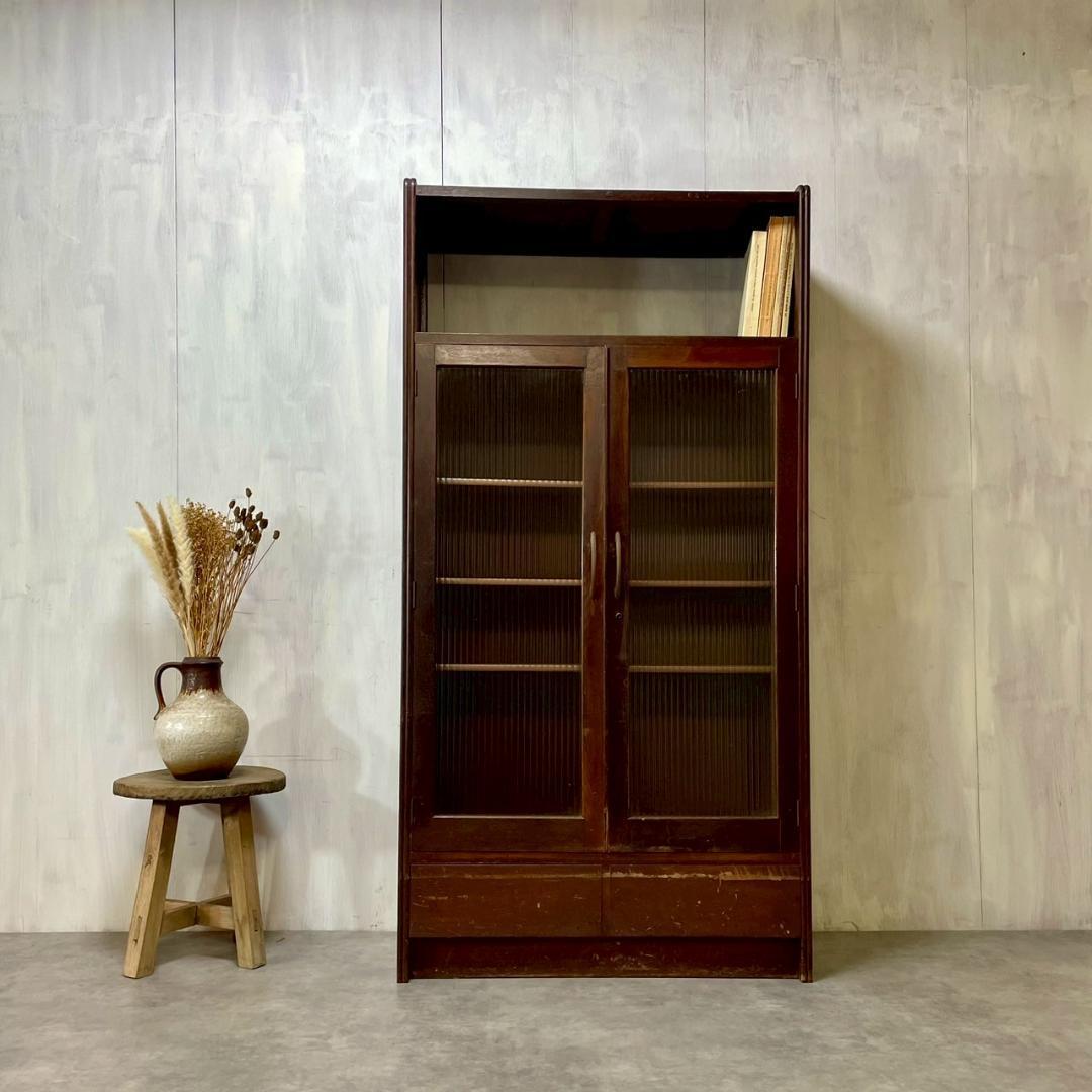 ヴィンテージ ガラスキャビネット モールガラス 本棚 食器棚 古家具 木製