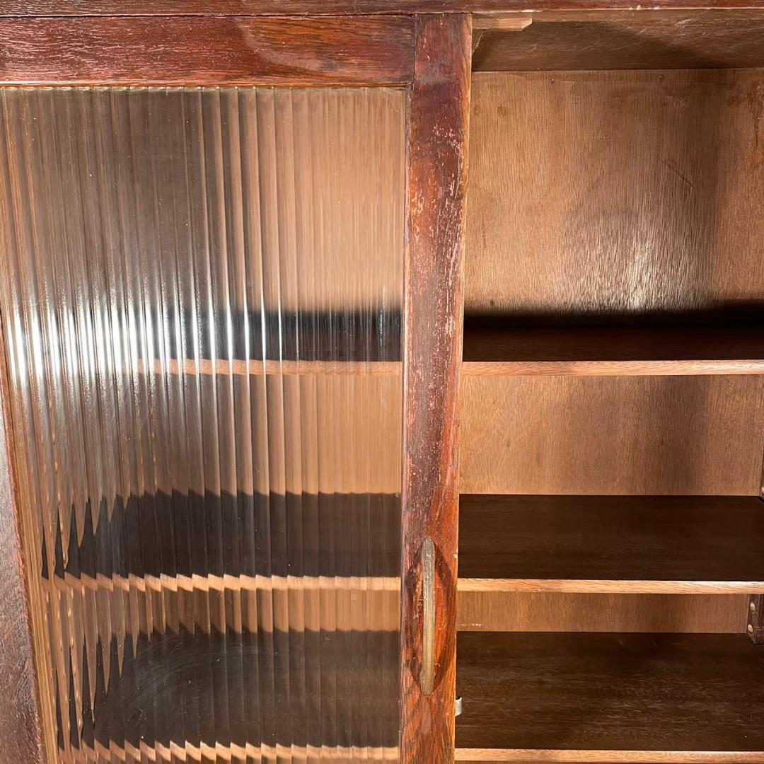 ヴィンテージ ガラスキャビネット モールガラス 本棚 食器棚 古家具 木製