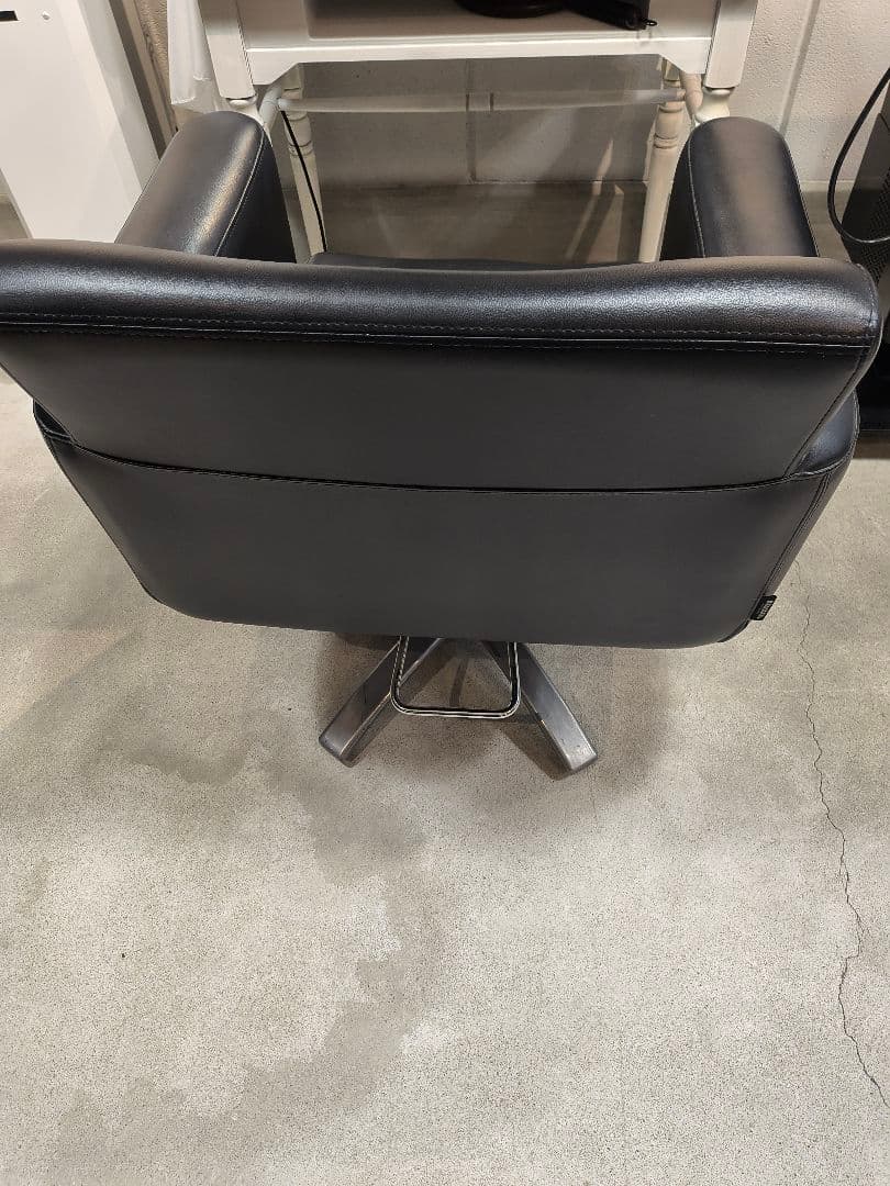 タカラベルモント　カット椅子　スタイリングチェア　カットイス　黒