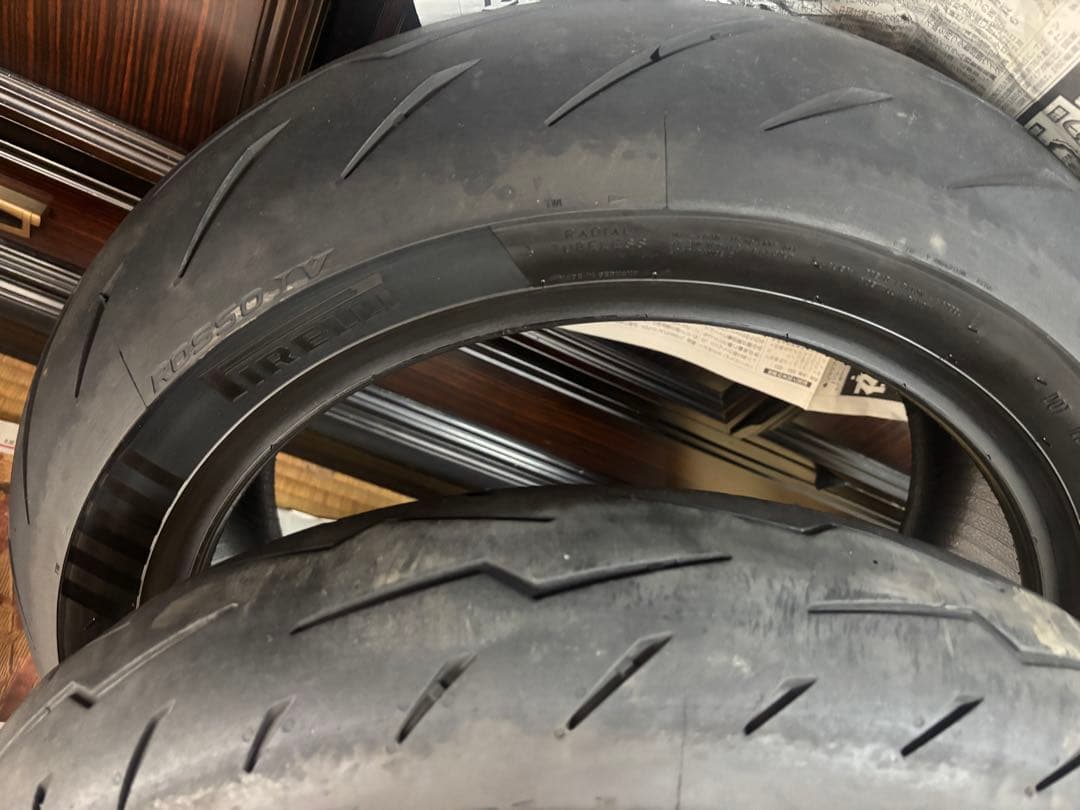 ピレリ　ディアブロロッソ4 前後セット　120/70R17 200/55R17