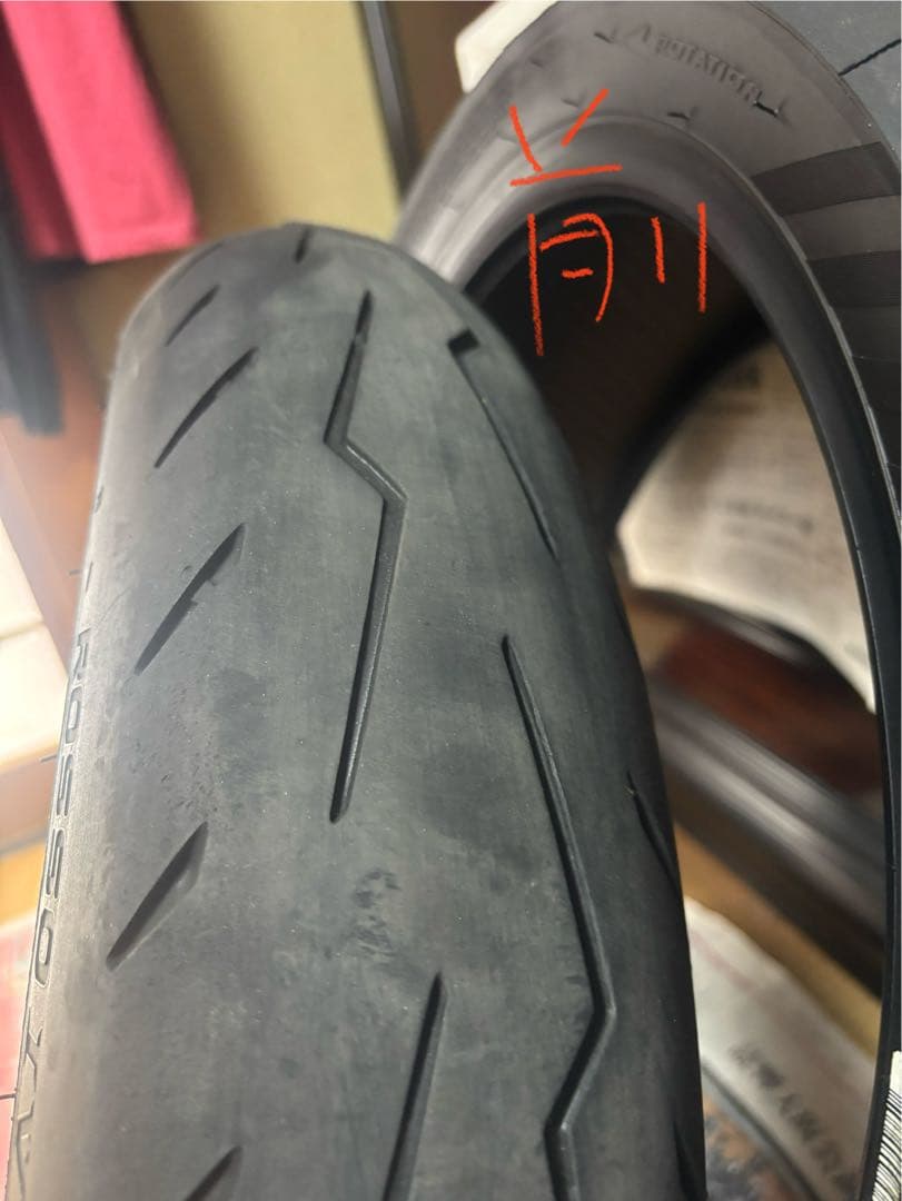 ピレリ　ディアブロロッソ4 前後セット　120/70R17 200/55R17