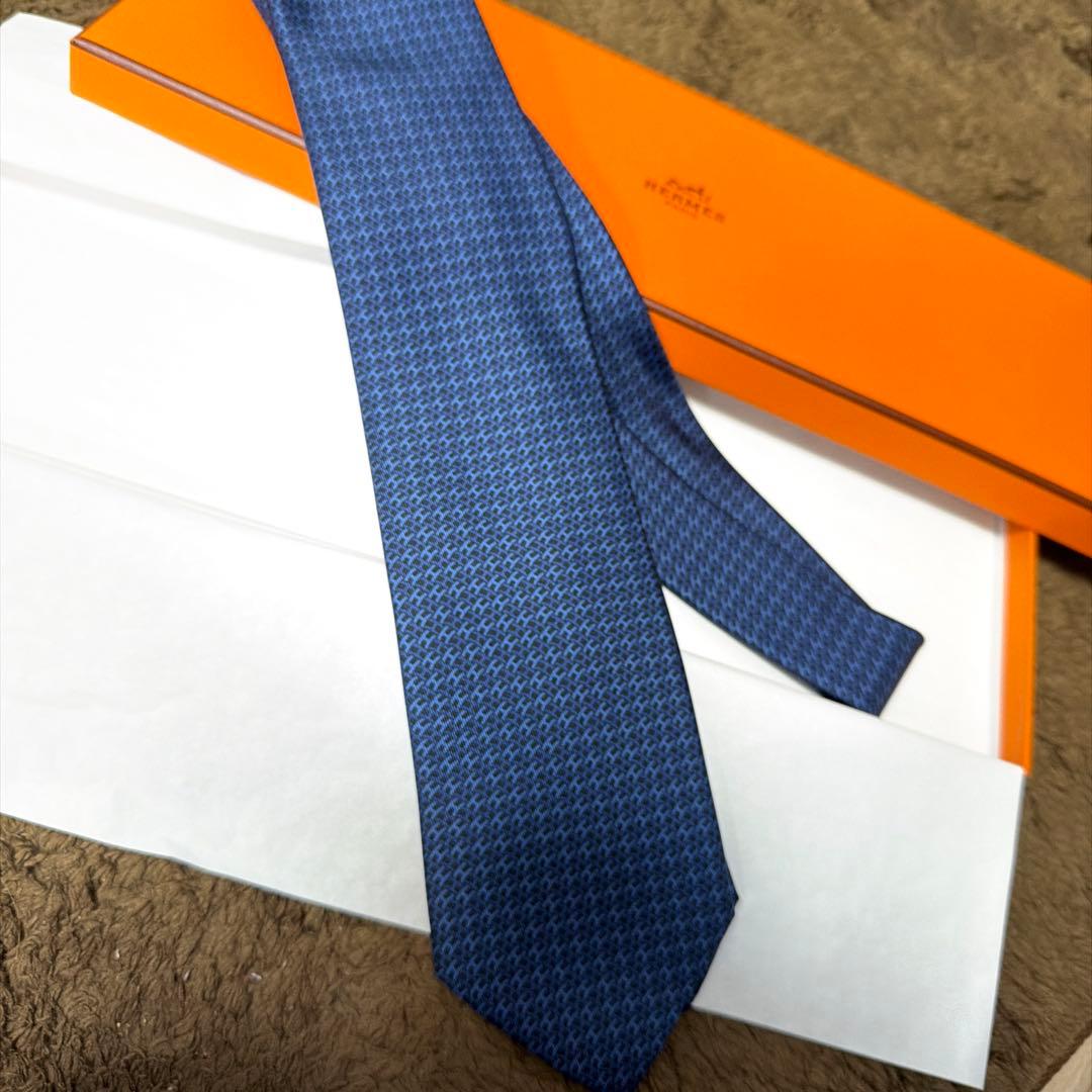 ✨未使用✨ HERMES エルメス　ネクタイ　高級感　H柄 光沢