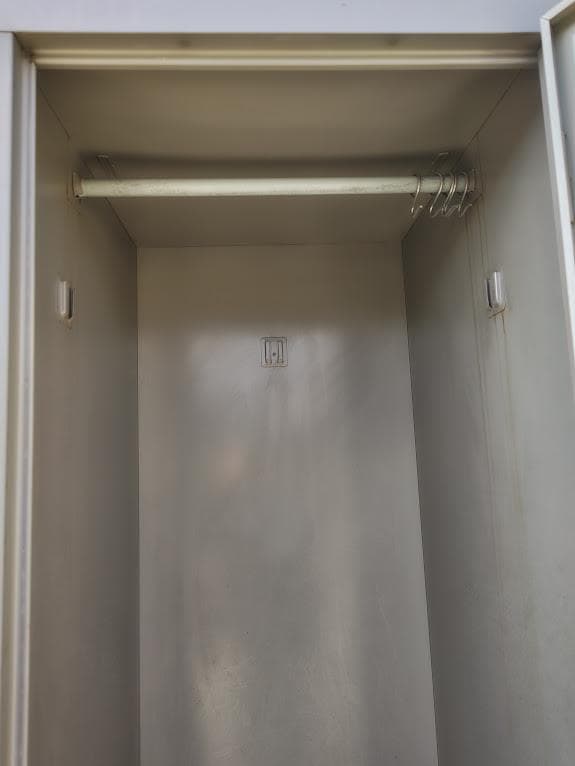 業務用 スチールロッカー 鍵付き掃除道具入れ オフィス用 中古品 収納