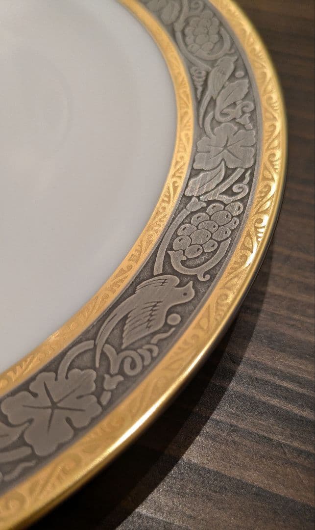 大倉陶園 金白金蝕ぶどう唐草 デザート皿