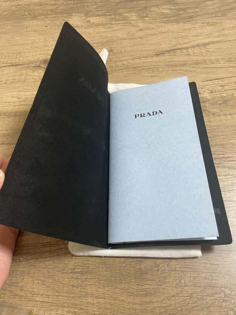 トラベラーズノート　PRADA レギュラーサイズ　BLACK ブラスタグ