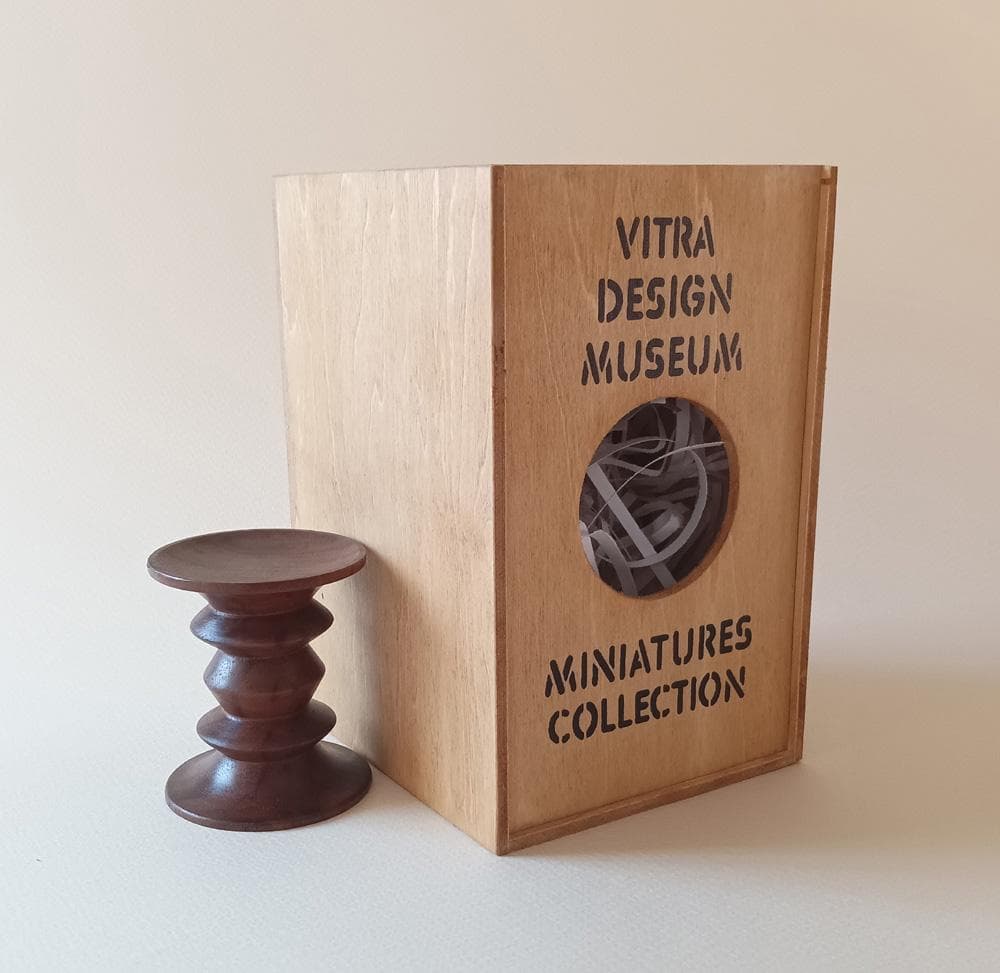 Vitra（ヴィトラ） ミニチュア ウォルナット スツール Modell A