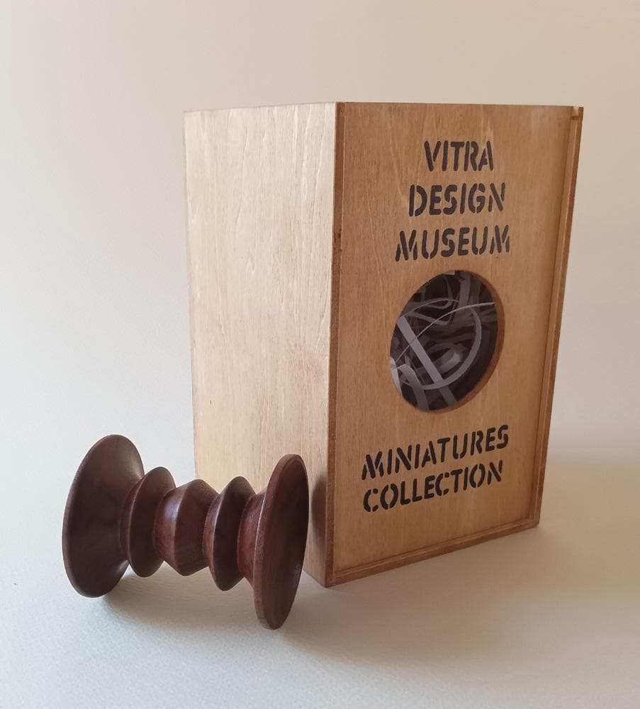 Vitra（ヴィトラ） ミニチュア ウォルナット スツール Modell A
