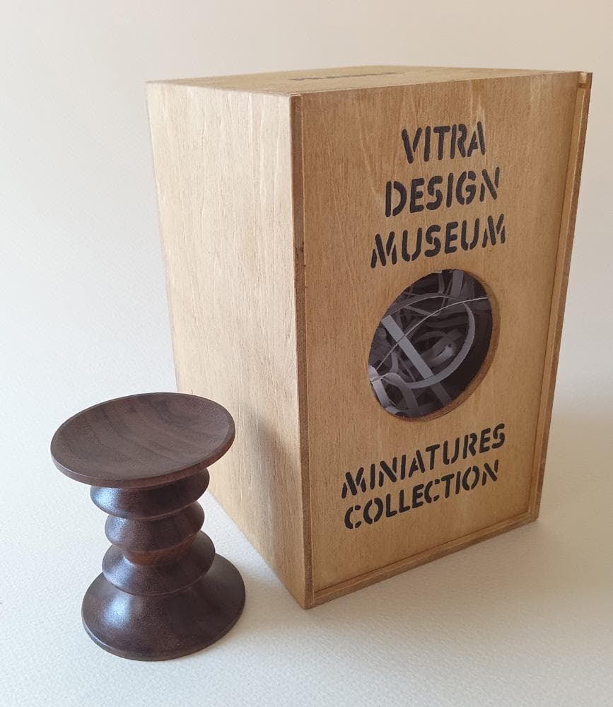 Vitra（ヴィトラ） ミニチュア ウォルナット スツール Modell A