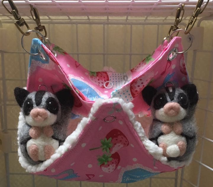 モモンガハウス(いちご・ハートラメ)  ボア白  2000円