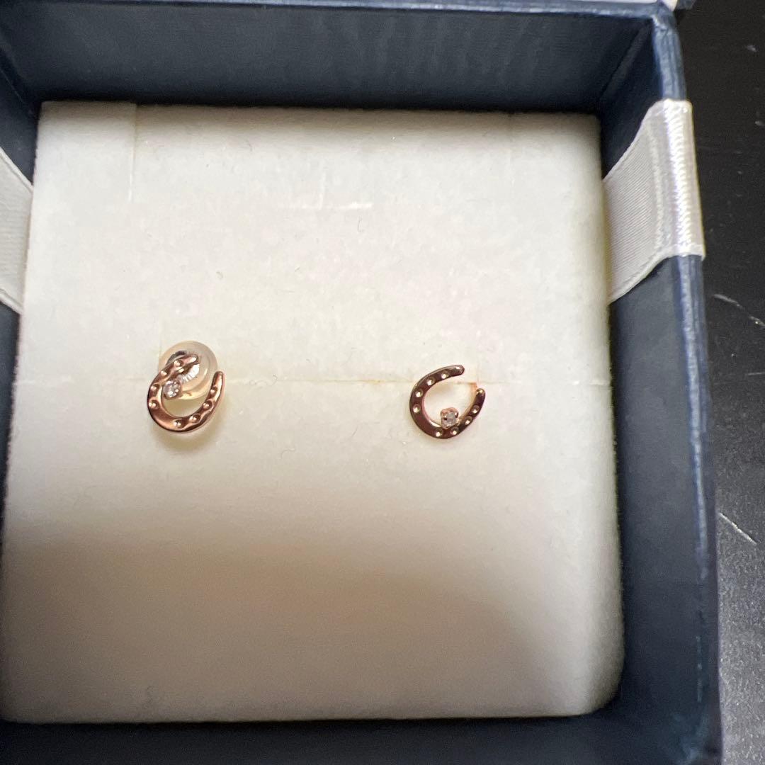 TSUTSUMIピアス　ゴールド　馬蹄