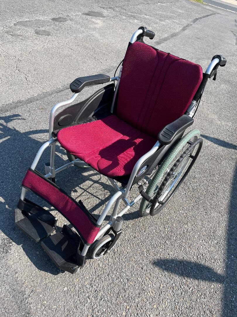自走式 車椅子 軽量 折りたたみ式 ノーパンクタイヤ【京都　引き取り】