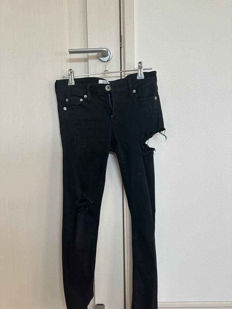 GYDA 黒　デニム　ダメージ