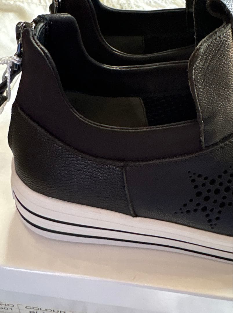 SENSO UNICO t.b レザースニーカ　23.5 新品(タグ付き)