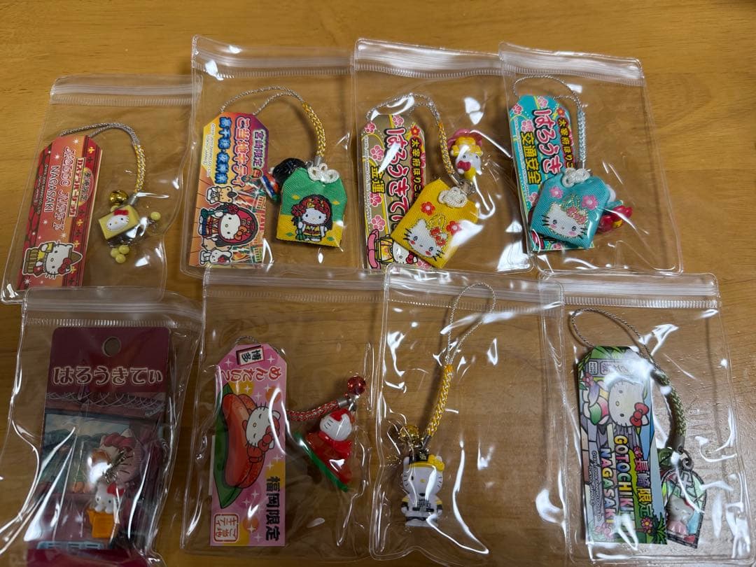 ハローキティ　ご当地ストラップ8点