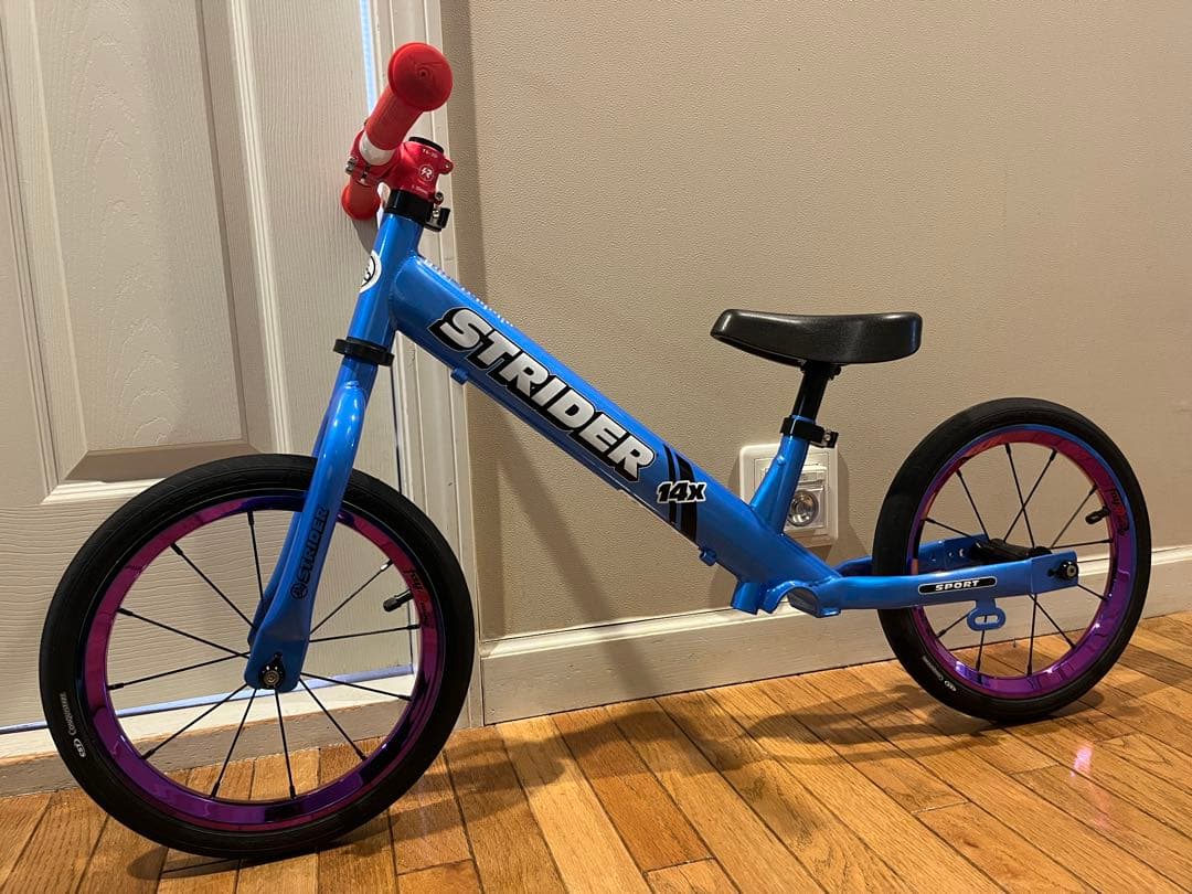 STRIDER 14x ブルー　ホイールは別売