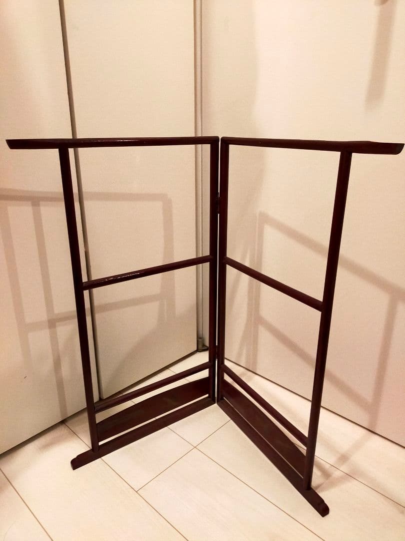 赤茶色の衣桁 ミニサイズ 鶴の絵柄付き