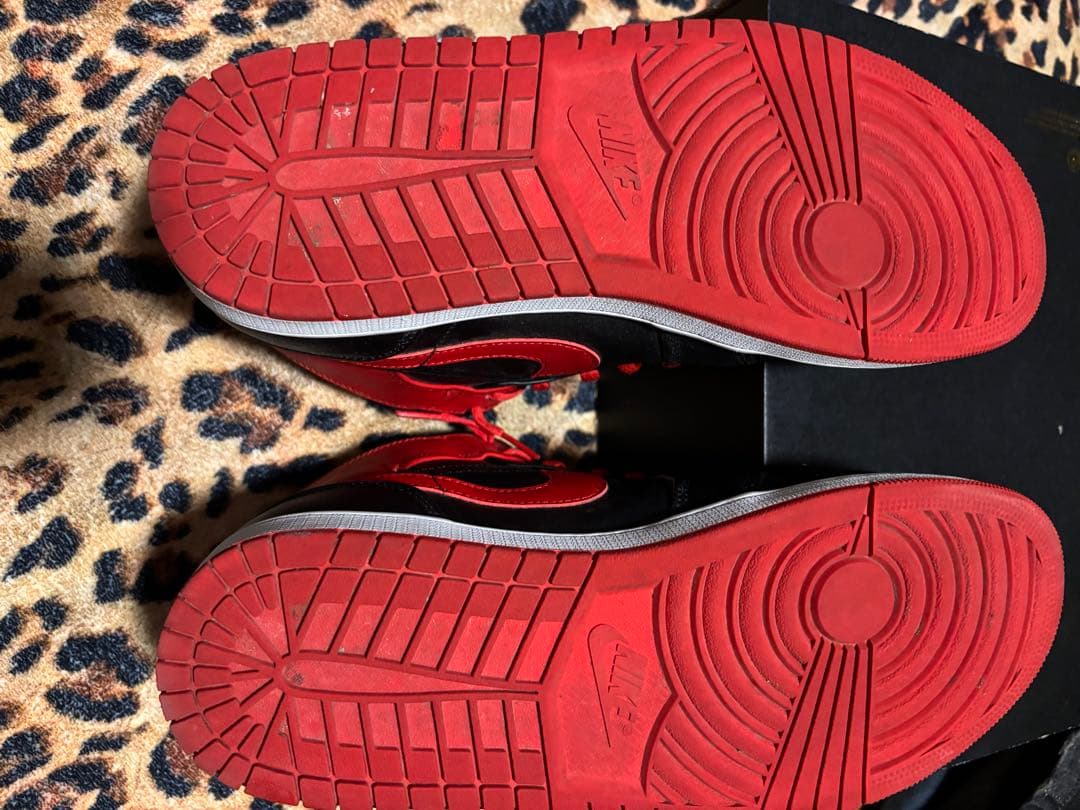 ナイキ　ジョーダン1 ミッド　ブレッド