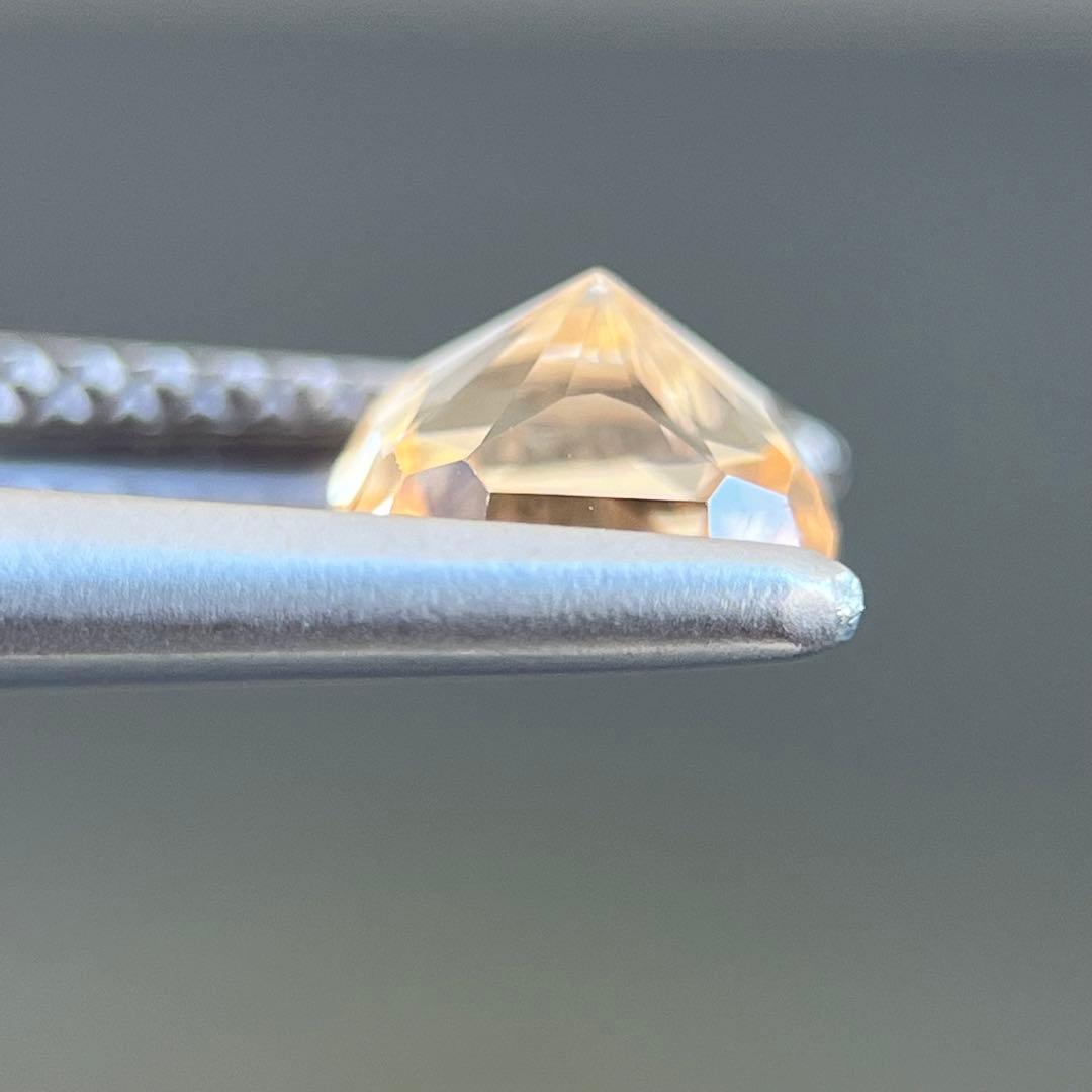 スリランカ産非加熱天然オレンジサファイアルース