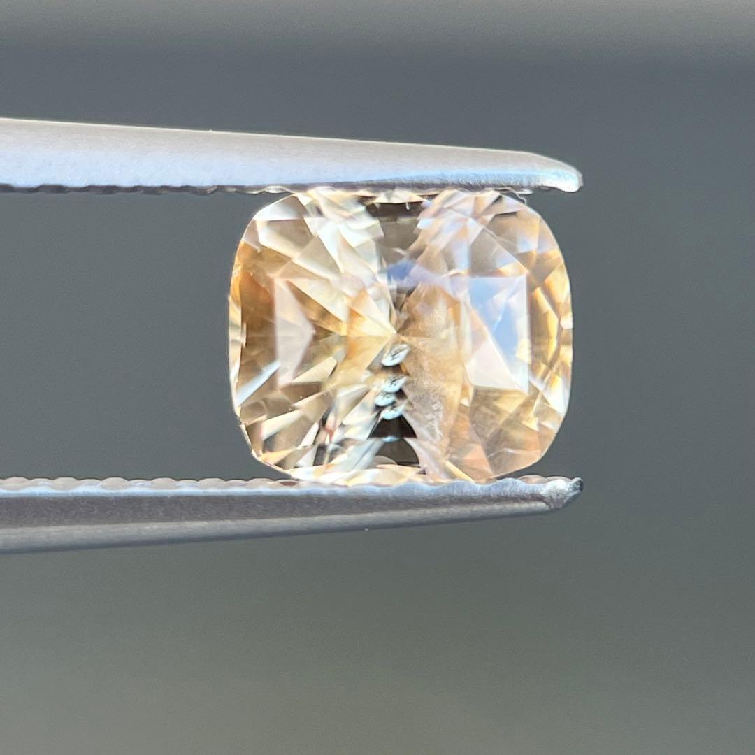 スリランカ産非加熱天然オレンジサファイアルース