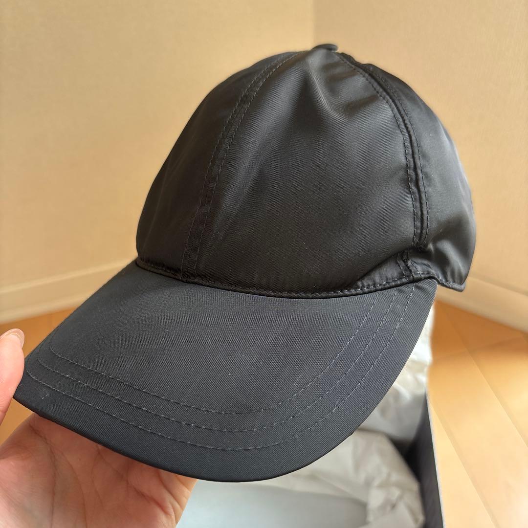 え*み様 美品　男女兼用　PRADA ナイロンベースボールキャップ　ブラック　M