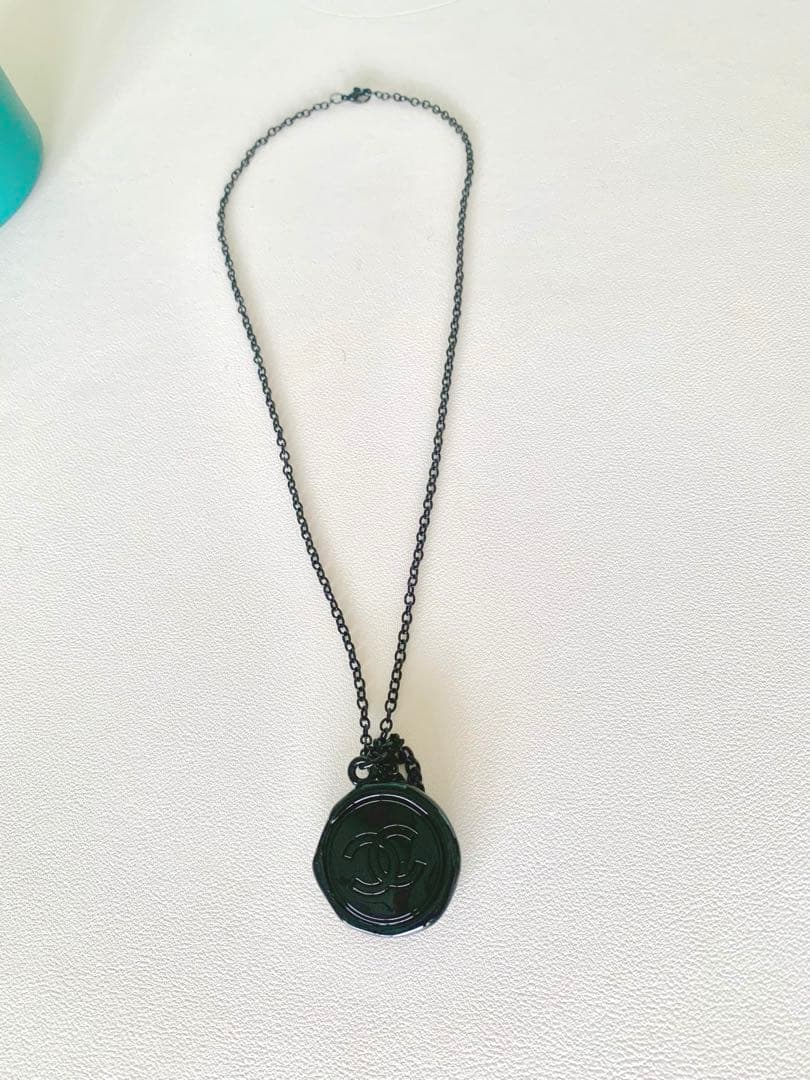 CHANEL ブラック ロゴ ペンダント ネックレス ユニセックス