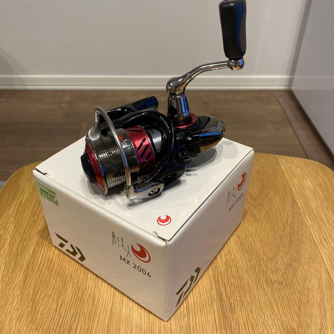 月下美人　ダイワ　MX 2004 スピニングリール 黒/赤