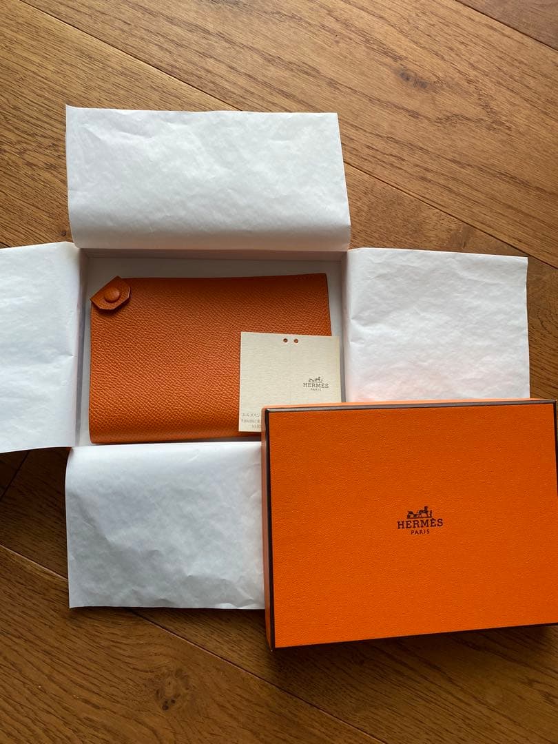 HERMES オレンジ パスポートケース
