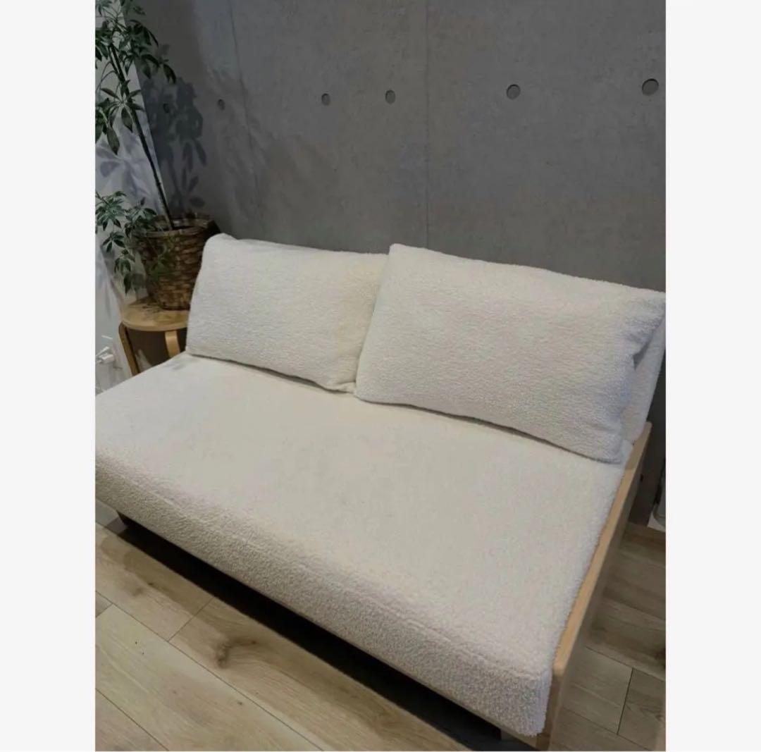 2024年7月末に購入　送料無料　ブークレ生地　ソファー 北欧 木製 アイボリー