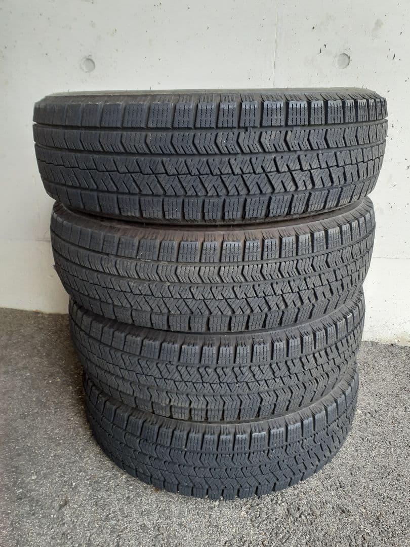 ブリヂストンスタッドレスタイヤ 155/65R14インチ　4本