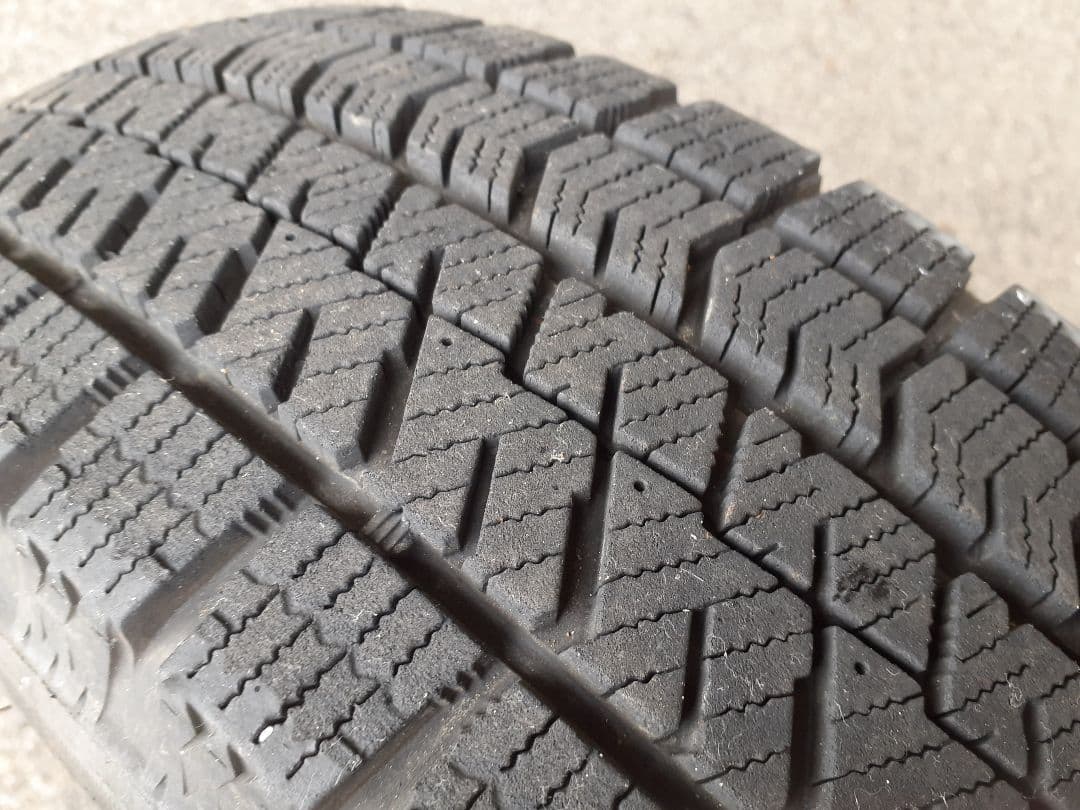 ブリヂストンスタッドレスタイヤ 155/65R14インチ　4本