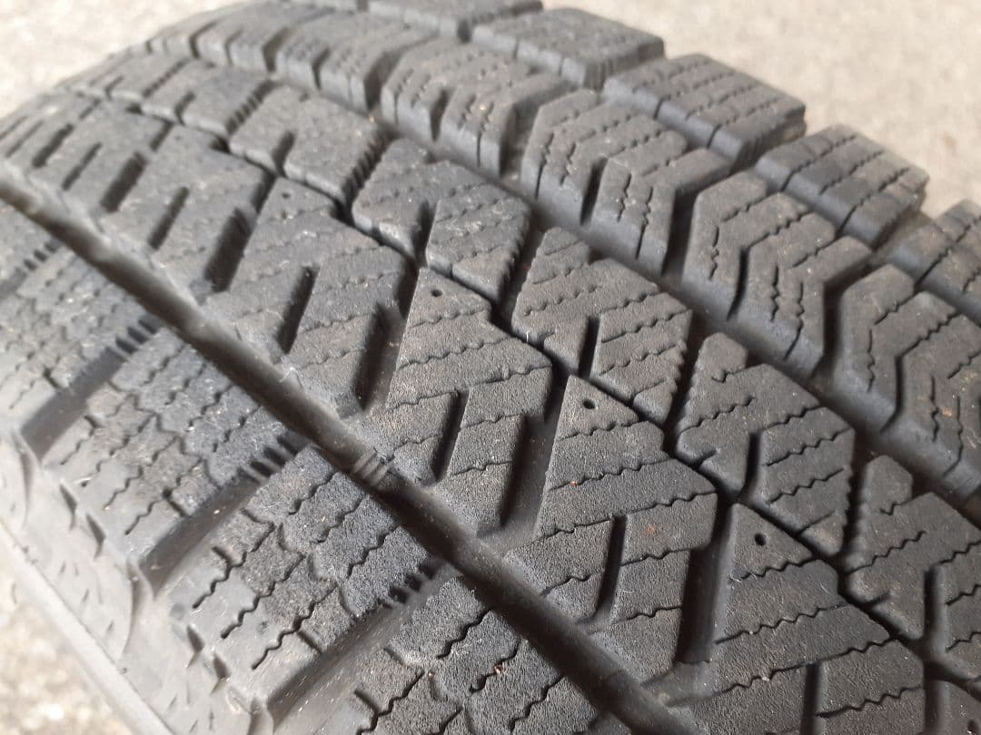 ブリヂストンスタッドレスタイヤ 155/65R14インチ　4本