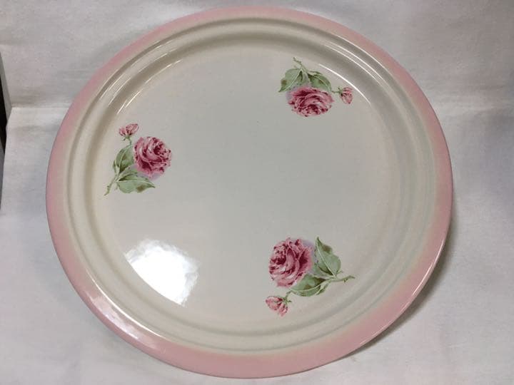 イマン　イリス　丸トレー　飾っても、お使いになってもいいですね