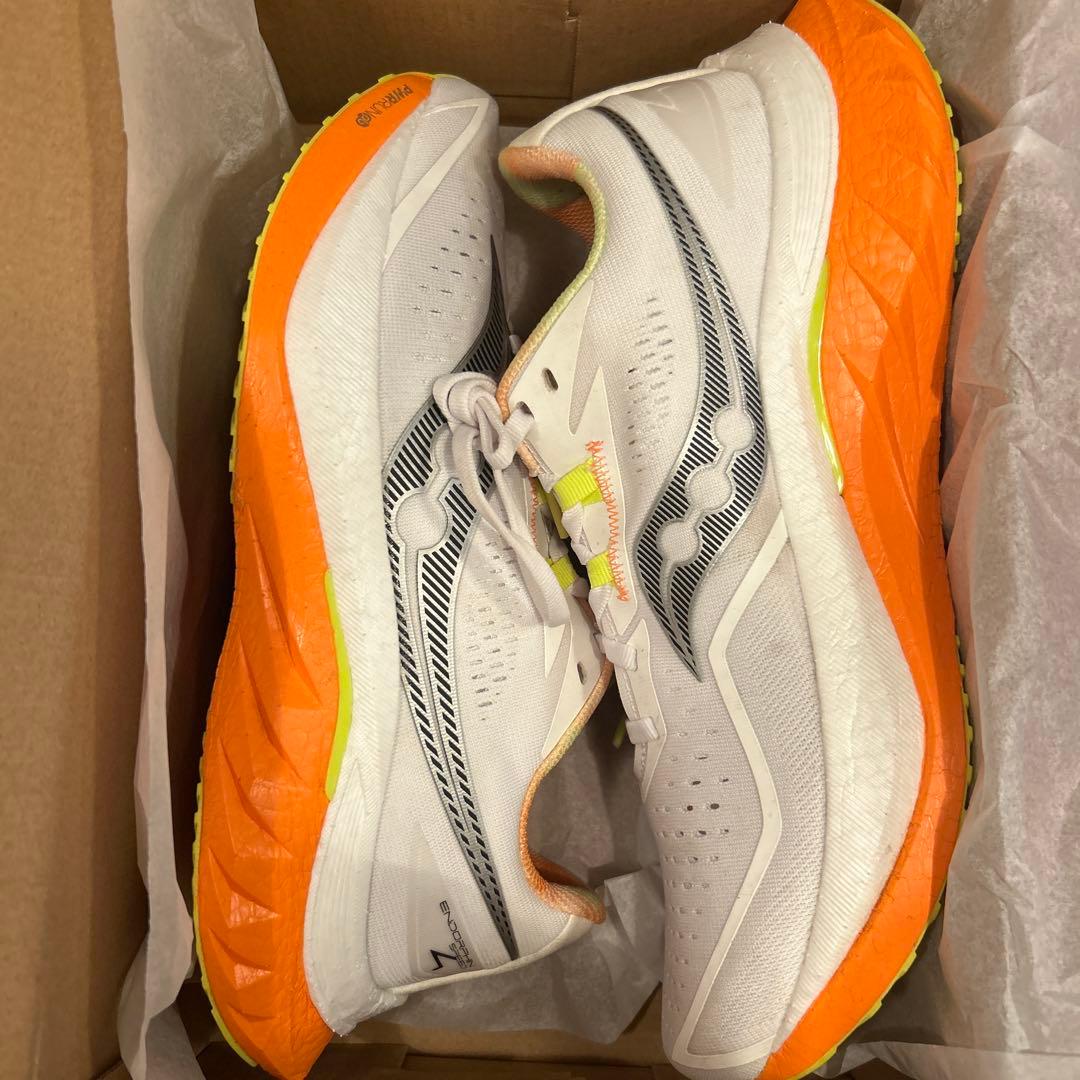 サッカニー エンドルフィン スピード4 27.5cm white/peel