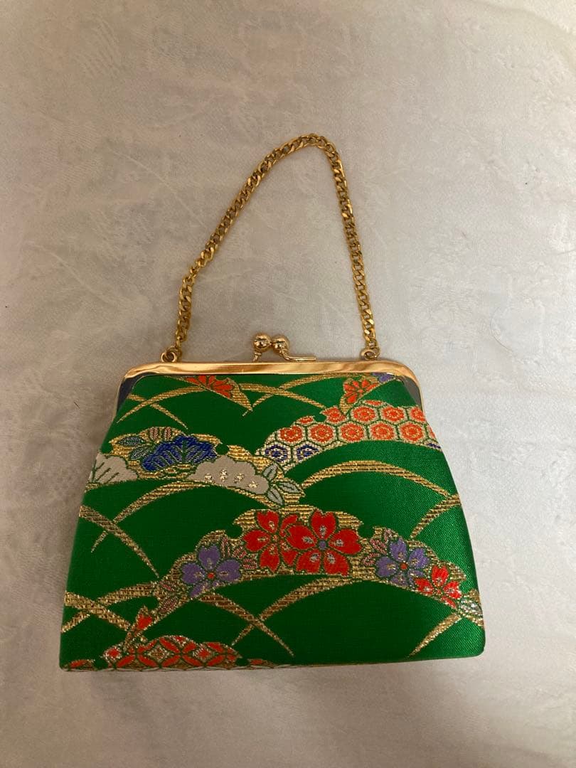 ピンク 花柄 着物。髪飾り。袴