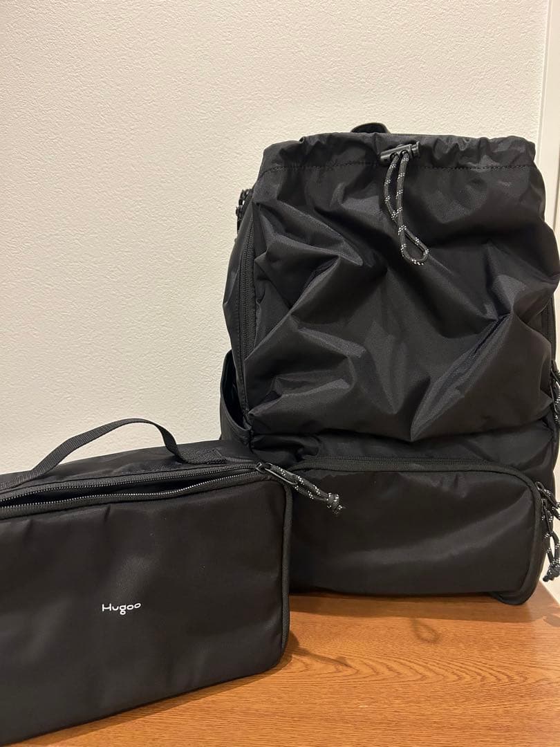 Hugoo ブラック リュックサックとポーチセット