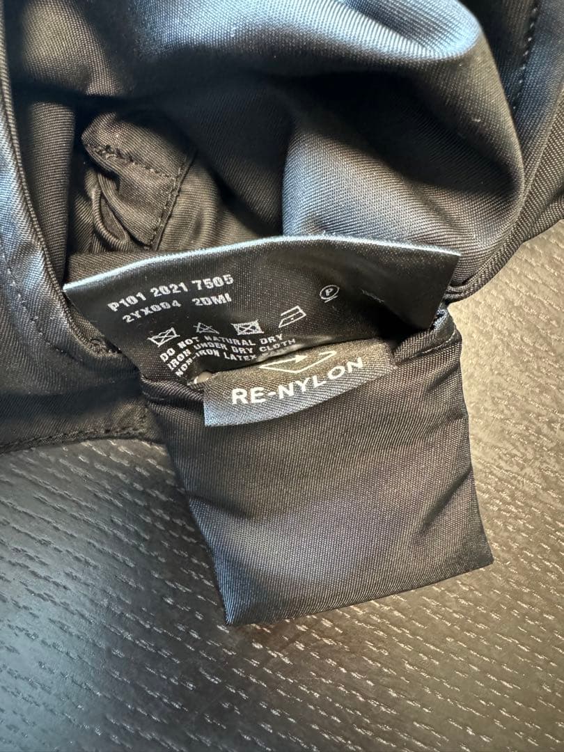 【PRADA】ドッグ　レインコート (新品・未使用)