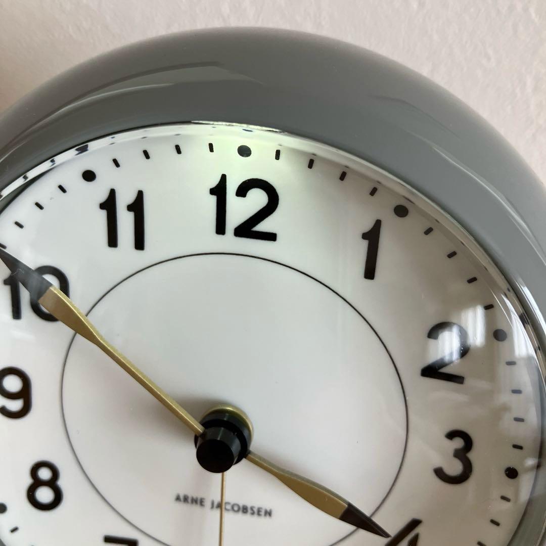 アルネヤコブセン　テーブル クロック　アラーム付き