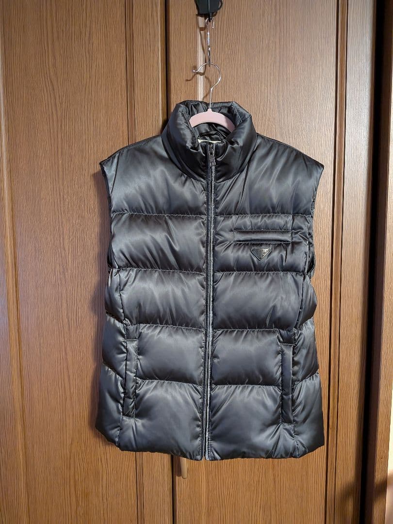 プラダ　ダウンベスト　極美品