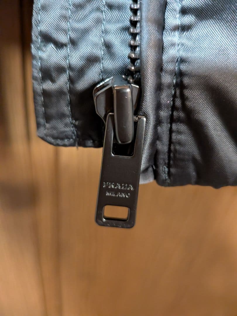 プラダ　ダウンベスト　極美品