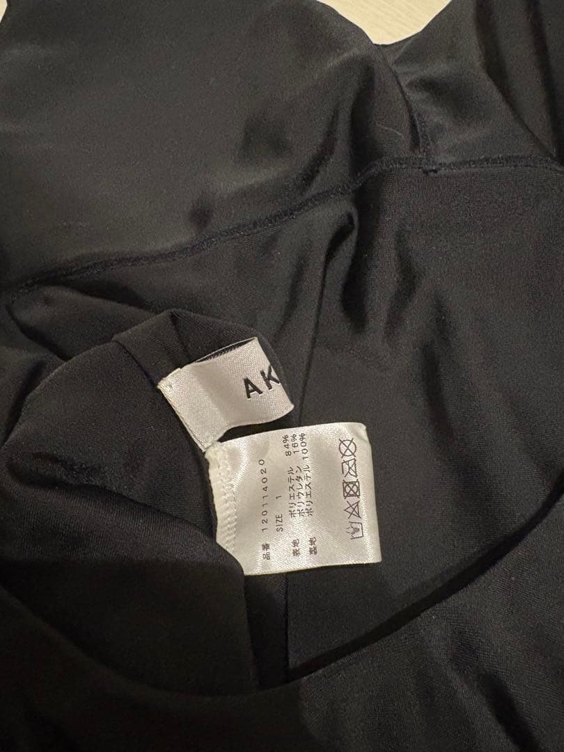 【まる】アクテ　ブラックバックオープンワンピース水着