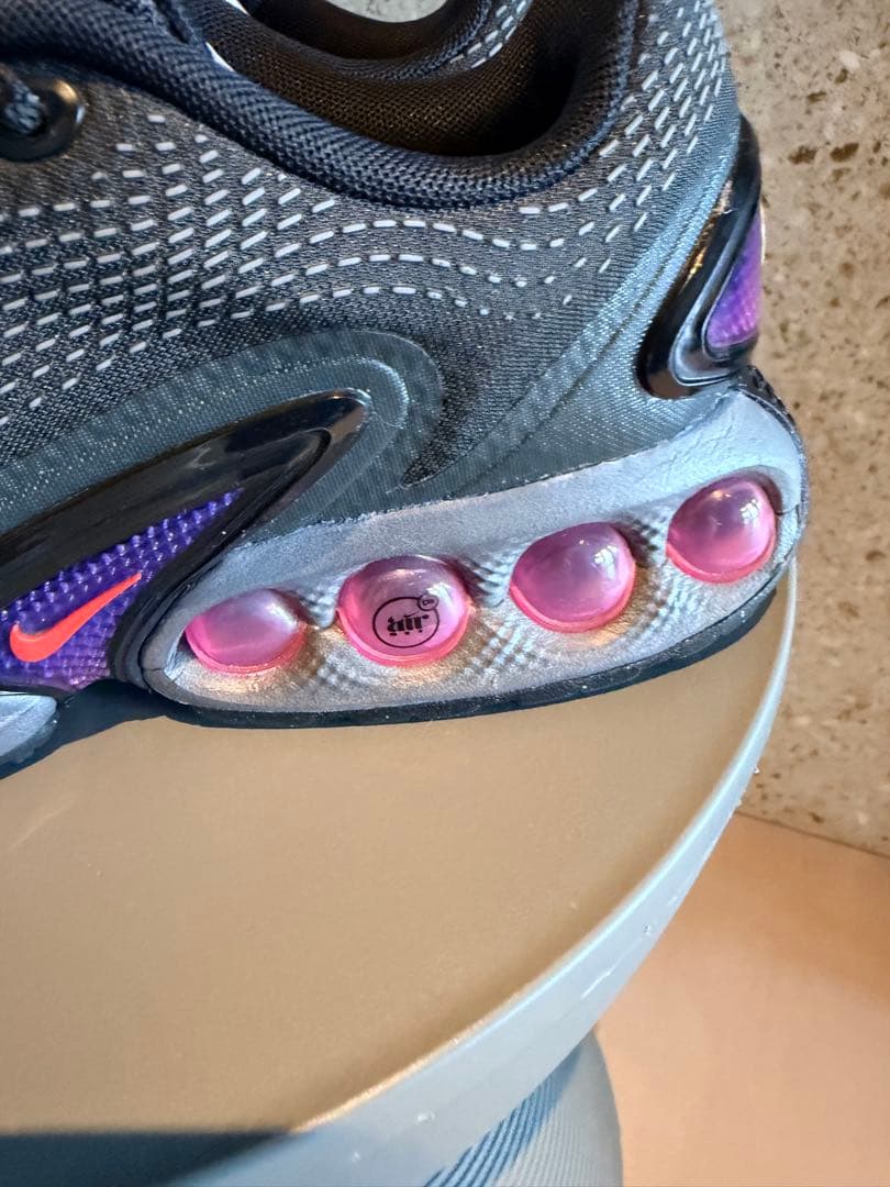 美品 ナイキ エアマックスDN ブラック ピンク US6