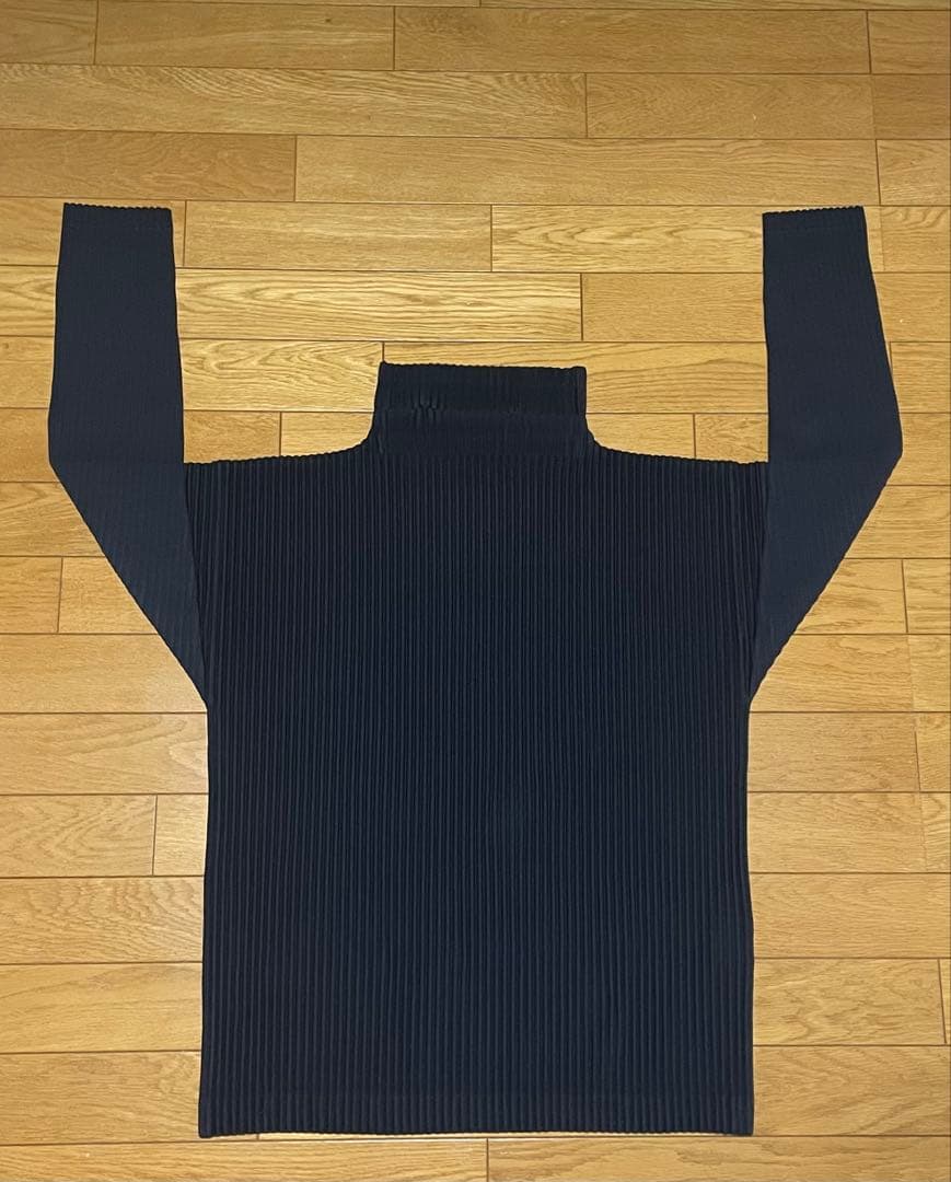 HOMME PLISSE ISSEYMIYAKE BACISタートルネック