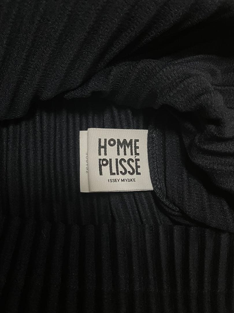 HOMME PLISSE ISSEYMIYAKE BACISタートルネック