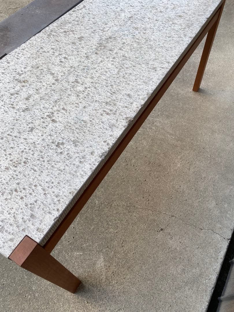 北の住まい設計社　センターテーブル　コンクリート　石材　ローテーブル