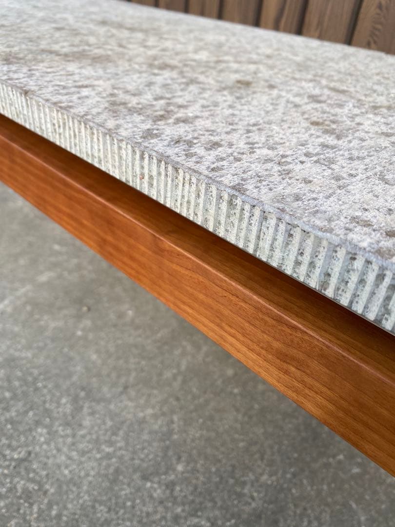 北の住まい設計社　センターテーブル　コンクリート　石材　ローテーブル