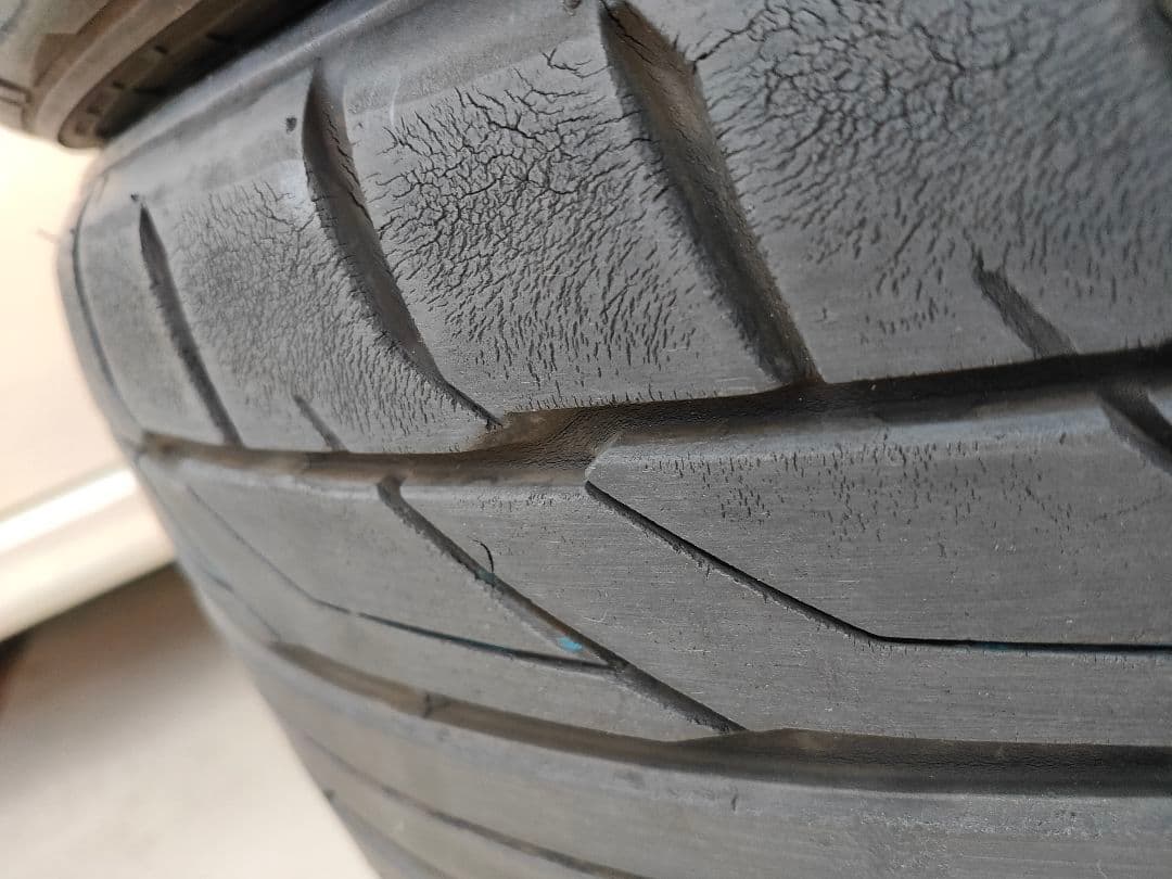 ① NITTO ニットー NT555 245/35R20 2本